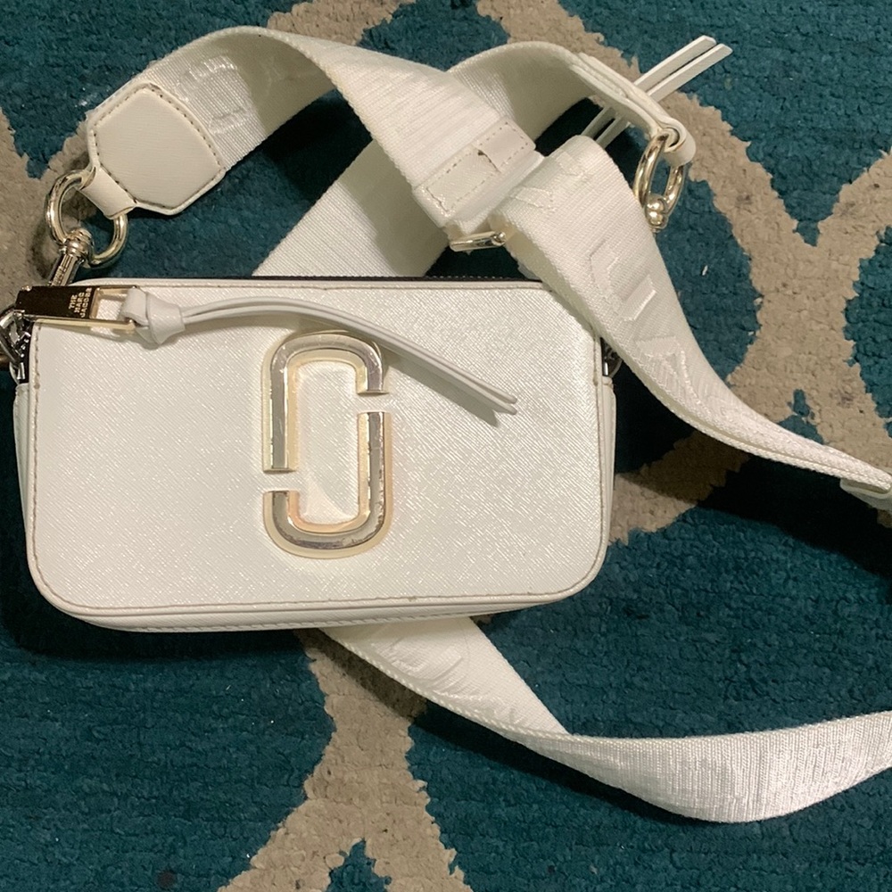 COPY - AUTHENTIC WHITE MARC JACOBS SNAP SHOT BAG
